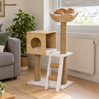 Arbre à chat compact 100 cm avec niche et couchage, dans un appartement français