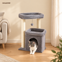 Arbre à chat compact 60 cm avec niche privative, en situation dans un salon