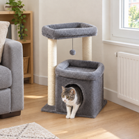 Arbre à chat compact 60 cm avec niche privative, dans un appartement français