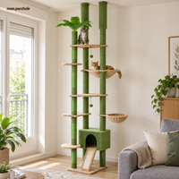 Arbre à chat sol-plafond 252 cm avec hamac et corbeille, dans un appartement français