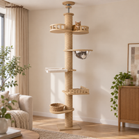 Arbre à chat sol-plafond 270 cm avec capsule transparente, en situation dans un salon