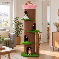Arbre à chat XXL avec 4 niches et couchage fleur, dans un appartement français