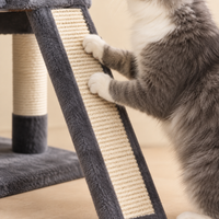 Arbre à chat XXL avec niche, jouet et poteaux sisal, sa rampe griffoir